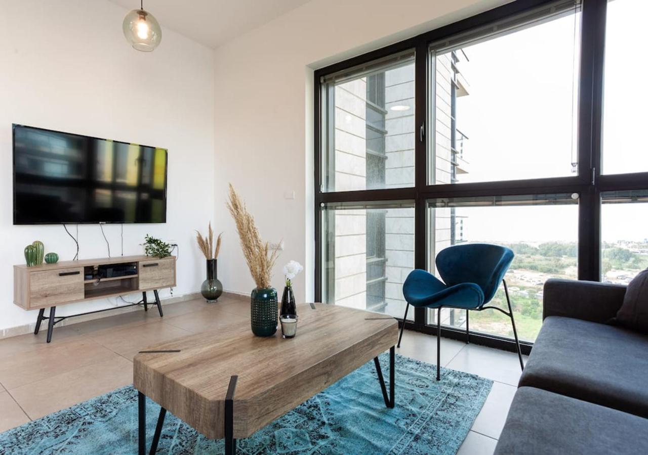 Oַ&O Group- Luxury Apt Tower Spectacular Sea View بات يام المظهر الخارجي الصورة