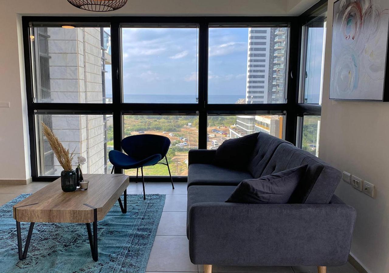 Oַ&O Group- Luxury Apt Tower Spectacular Sea View بات يام المظهر الخارجي الصورة