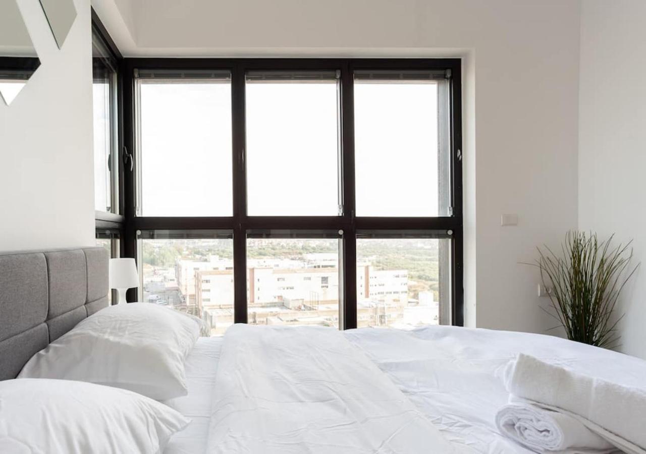 Oַ&O Group- Luxury Apt Tower Spectacular Sea View بات يام المظهر الخارجي الصورة