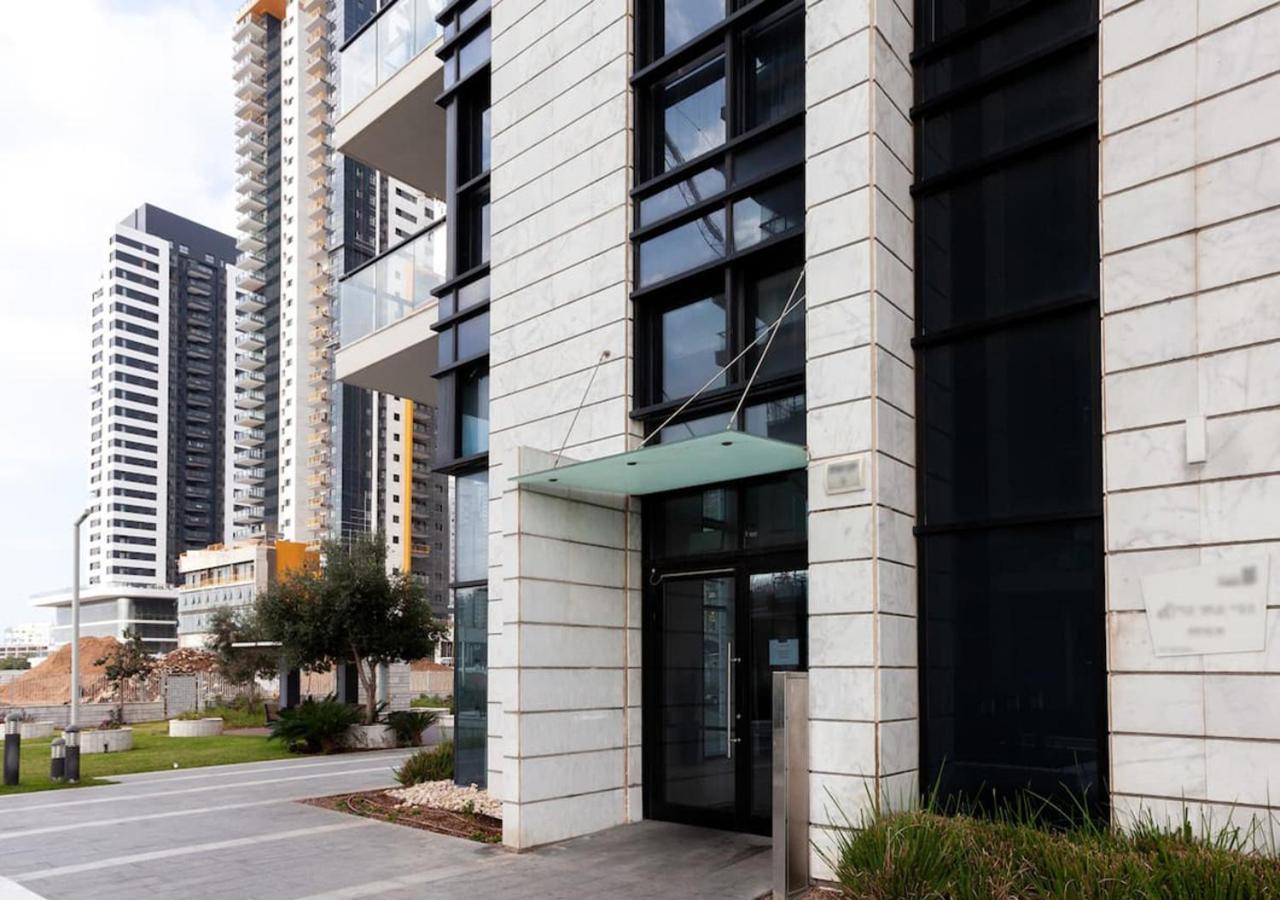 Oַ&O Group- Luxury Apt Tower Spectacular Sea View بات يام المظهر الخارجي الصورة